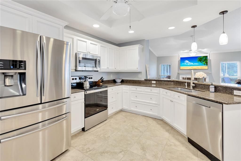 plenty of cabinets space in this kitchen