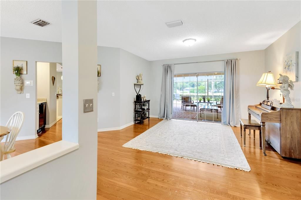 Front foyer entry with beautiful wood floors throughout!