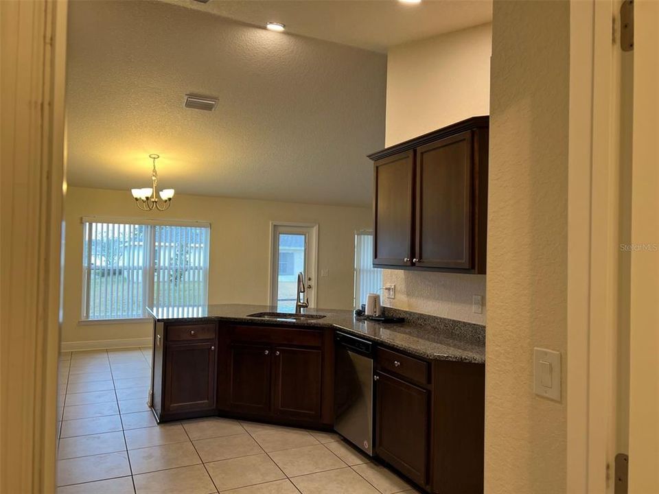 For Rent: $1,950 (4 beds, 2 baths, 1767 Square Feet)