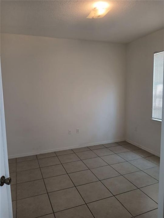 For Sale: $190,000 (2 beds, 1 baths, 933 Square Feet)