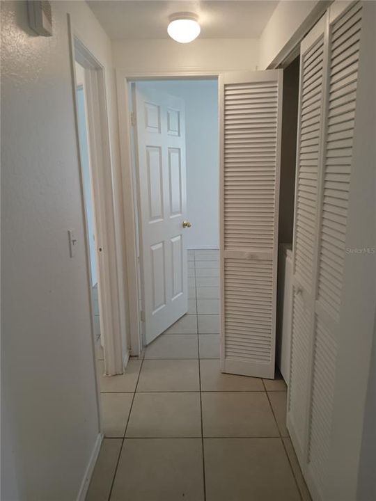 For Sale: $190,000 (2 beds, 1 baths, 933 Square Feet)