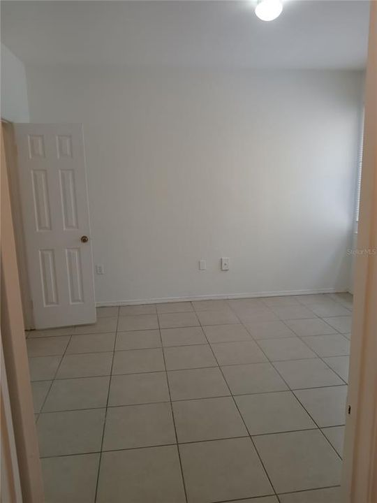 For Sale: $190,000 (2 beds, 1 baths, 933 Square Feet)