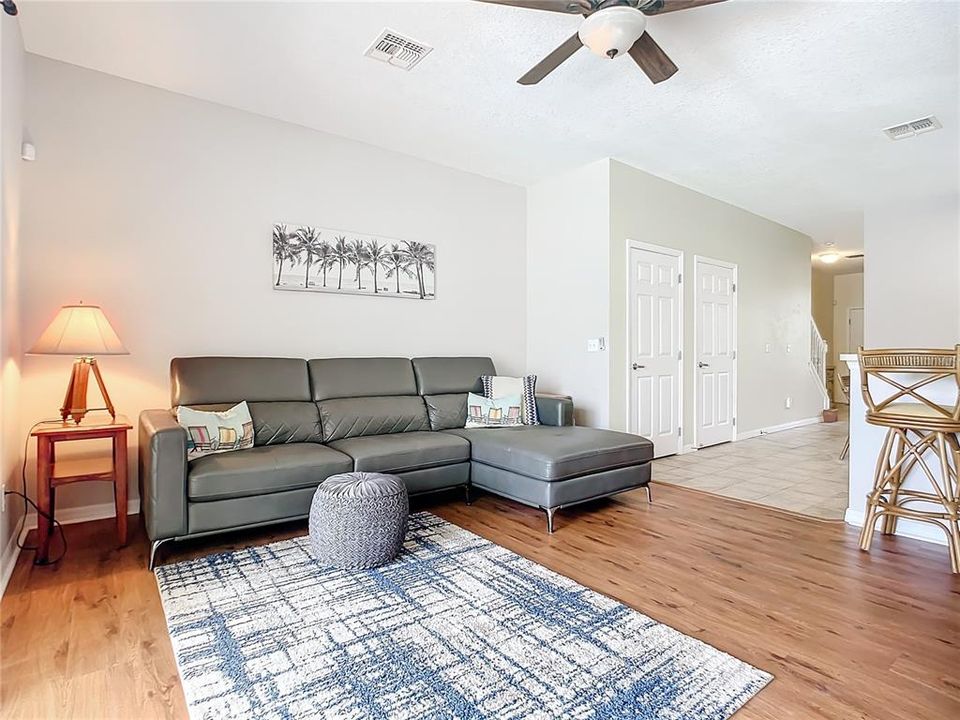 Active With Contract: $325,000 (3 beds, 3 baths, 1494 Square Feet)