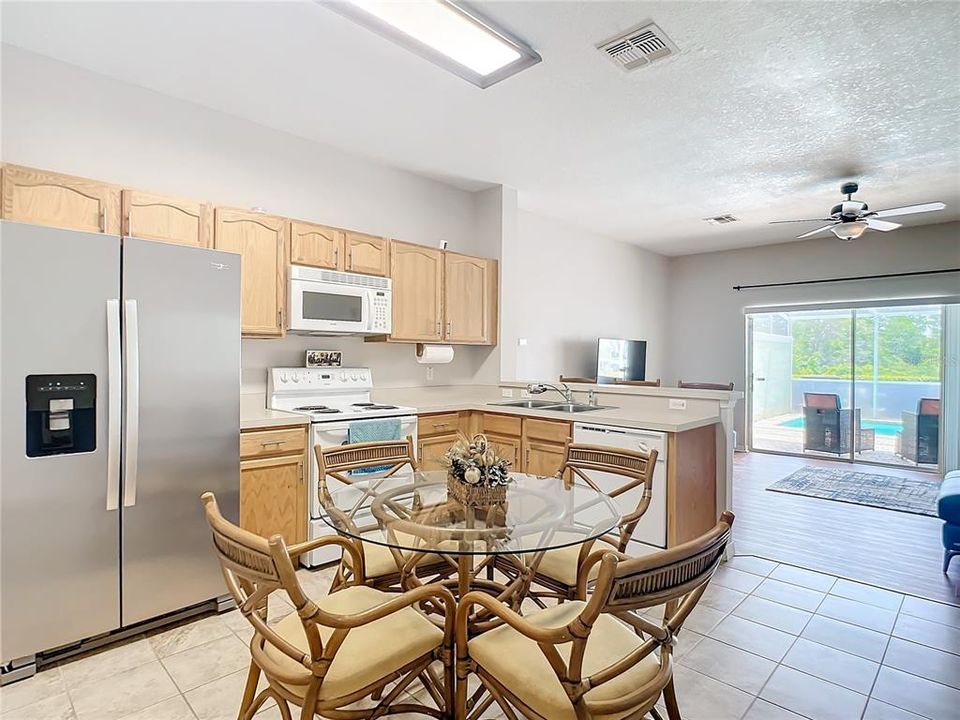 Active With Contract: $325,000 (3 beds, 3 baths, 1494 Square Feet)