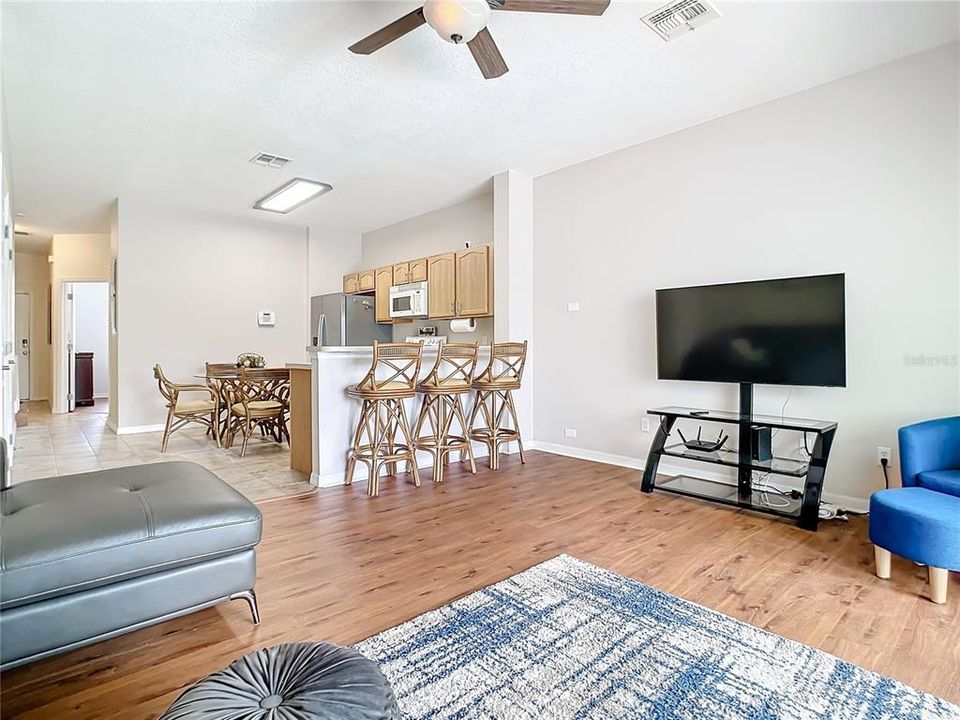 Active With Contract: $325,000 (3 beds, 3 baths, 1494 Square Feet)