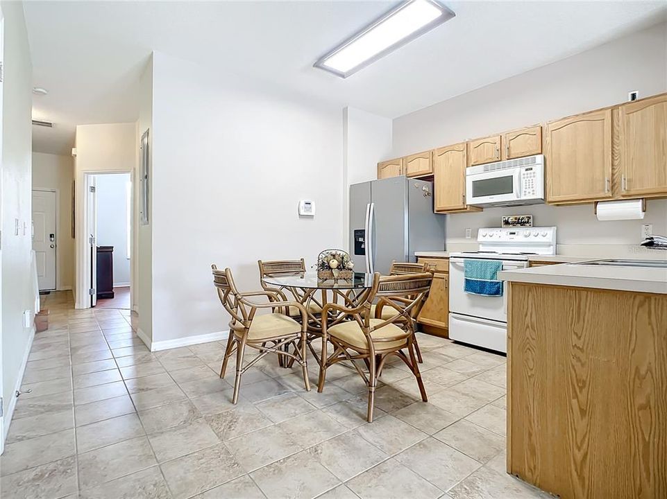 Active With Contract: $325,000 (3 beds, 3 baths, 1494 Square Feet)