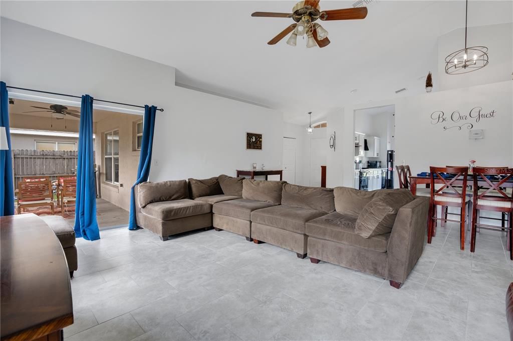 For Sale: $349,000 (3 beds, 2 baths, 1406 Square Feet)