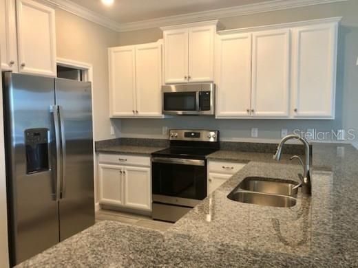 For Rent: $2,650 (3 beds, 3 baths, 1801 Square Feet)