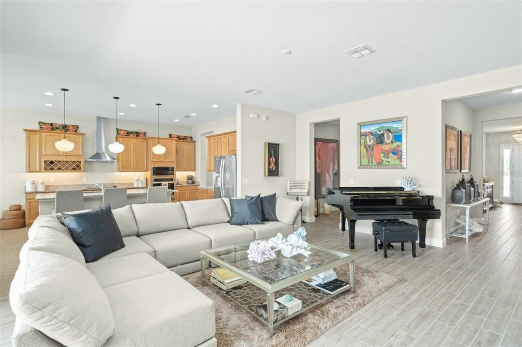 For Sale: $959,900 (3 beds, 2 baths, 2748 Square Feet)