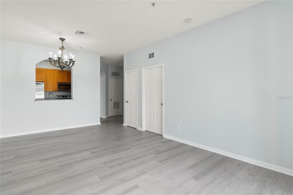 Active With Contract: $1,950 (3 beds, 2 baths, 1206 Square Feet)