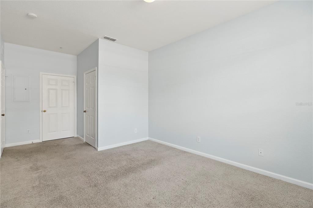 Active With Contract: $1,950 (3 beds, 2 baths, 1206 Square Feet)