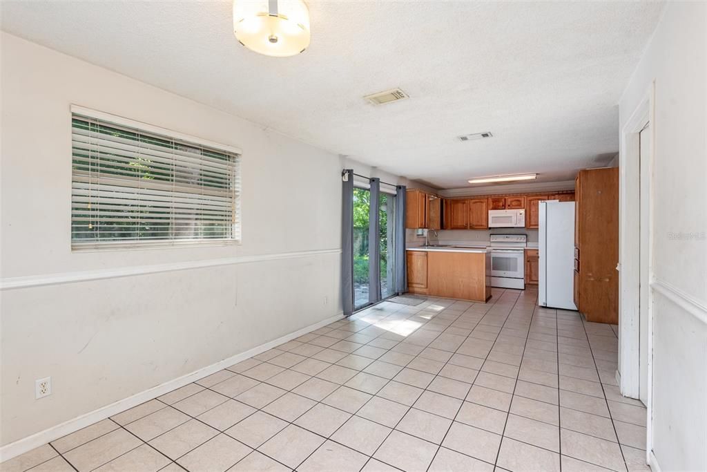For Sale: $275,000 (4 beds, 2 baths, 1372 Square Feet)