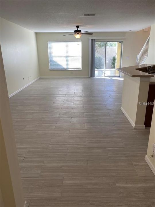 Plenty of counter space to entertain / feed the family!