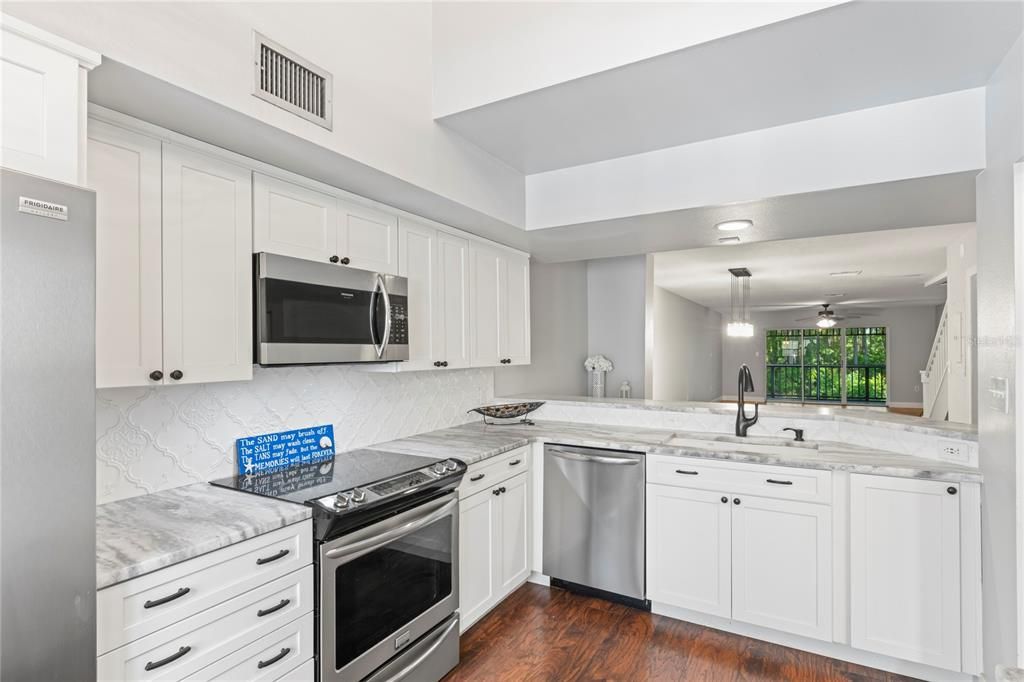 For Sale: $295,000 (2 beds, 2 baths, 1818 Square Feet)