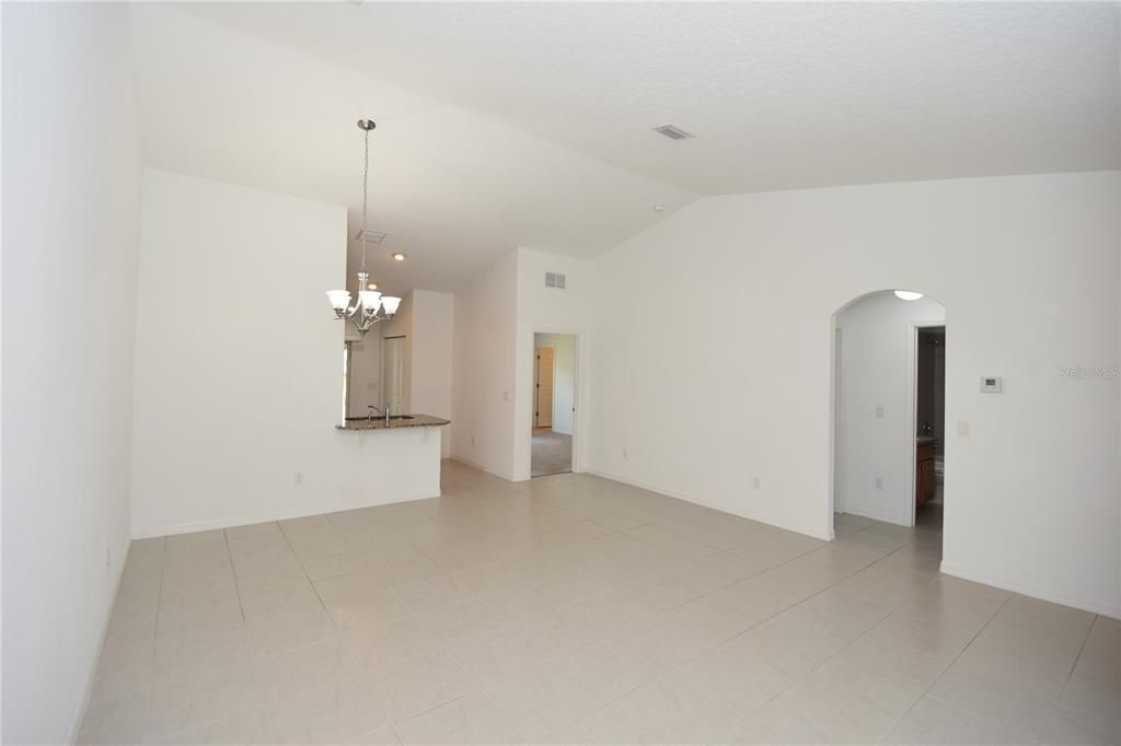 For Rent: $1,750 (3 beds, 2 baths, 1198 Square Feet)