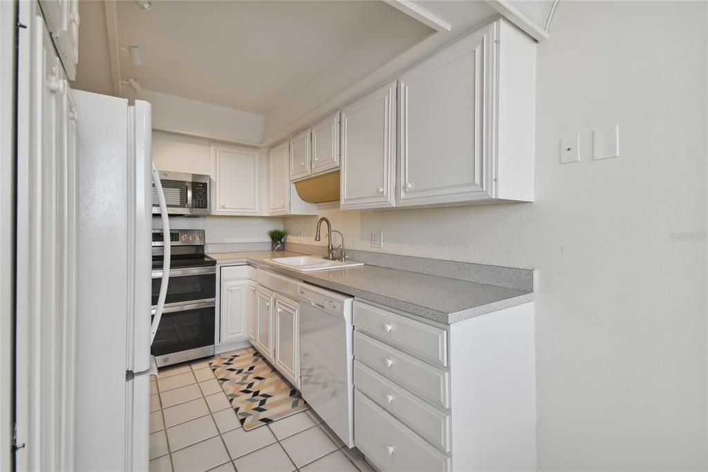 For Rent: $3,200 (2 beds, 2 baths, 1175 Square Feet)