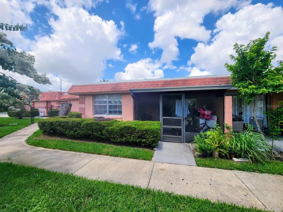 Active With Contract: $170,000 (3 beds, 2 baths, 1072 Square Feet)