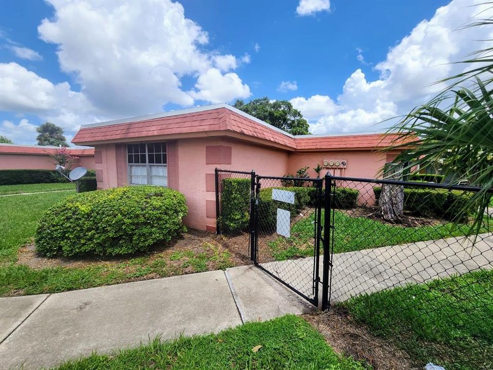 For Sale: $170,000 (3 beds, 2 baths, 1072 Square Feet)