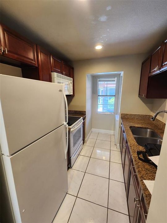 Active With Contract: $170,000 (3 beds, 2 baths, 1072 Square Feet)