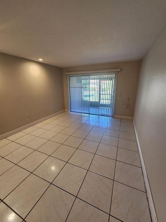 Active With Contract: $170,000 (3 beds, 2 baths, 1072 Square Feet)