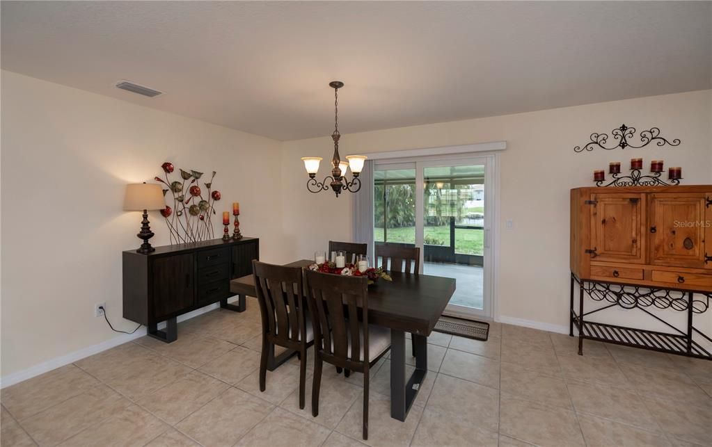 For Sale: $299,900 (3 beds, 2 baths, 1414 Square Feet)