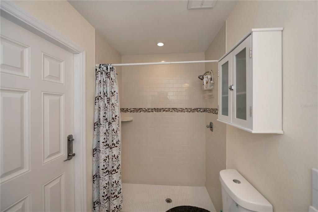 For Sale: $299,900 (3 beds, 2 baths, 1414 Square Feet)