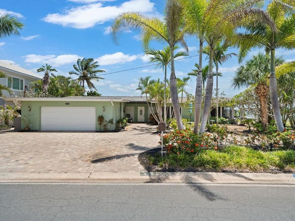 For Sale: $2,000,000 (3 beds, 3 baths, 2224 Square Feet)