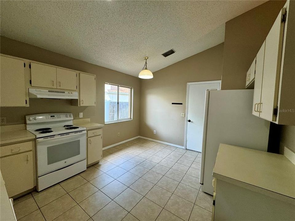 For Rent: $2,195 (3 beds, 2 baths, 1529 Square Feet)