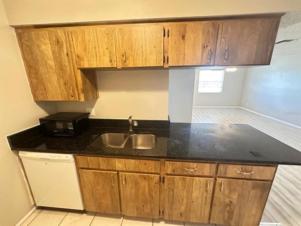 For Rent: $1,550 (2 beds, 2 baths, 918 Square Feet)