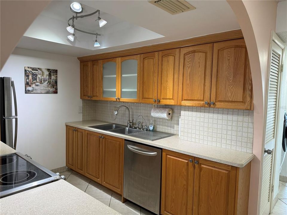 Active With Contract: $159,000 (1 beds, 1 baths, 775 Square Feet)