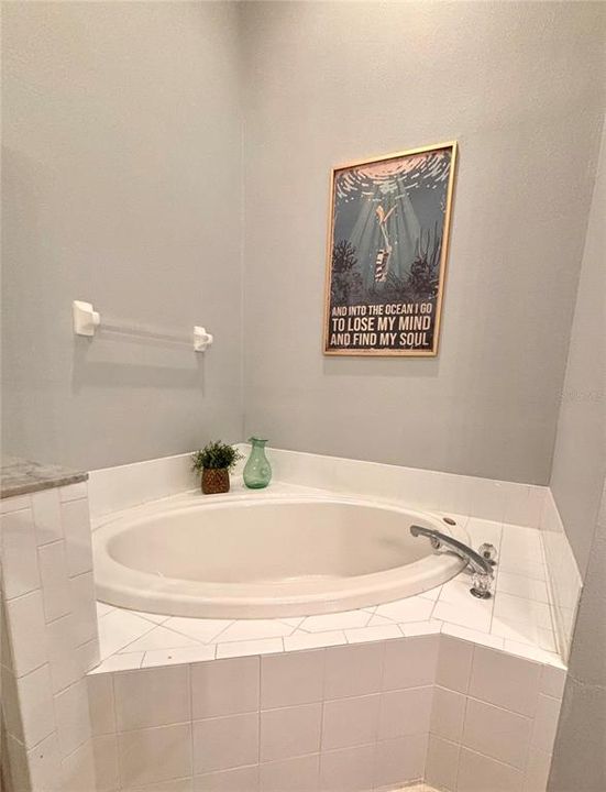 待售: $560,000 (4 贝兹, 2 浴室, 1936 平方英尺)