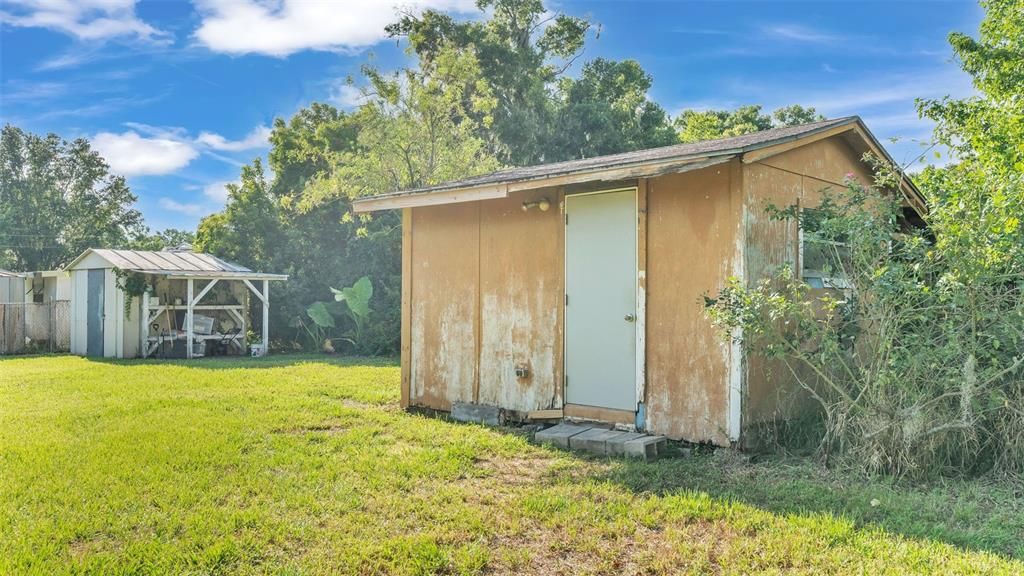 Active With Contract: $259,900 (3 beds, 2 baths, 1373 Square Feet)