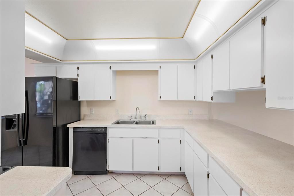 Active With Contract: $214,500 (2 beds, 2 baths, 1476 Square Feet)