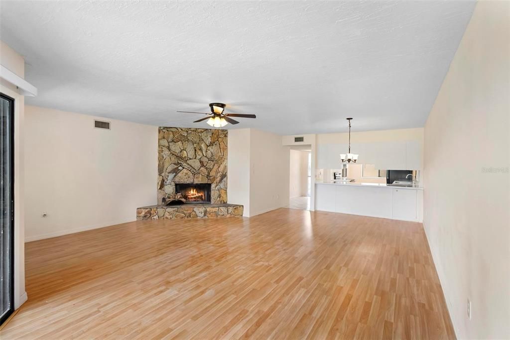 For Sale: $214,500 (2 beds, 2 baths, 1476 Square Feet)