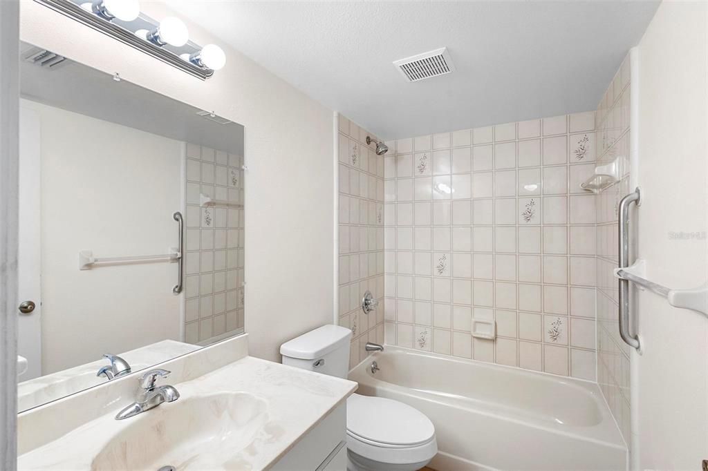 Active With Contract: $214,500 (2 beds, 2 baths, 1476 Square Feet)