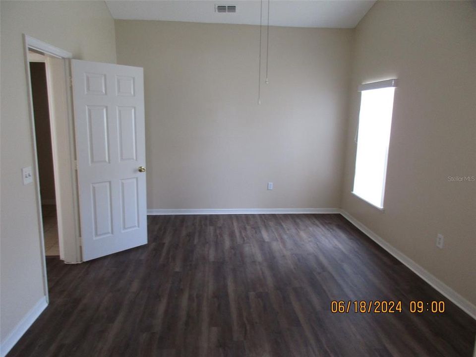 For Rent: $2,300 (3 beds, 2 baths, 1819 Square Feet)