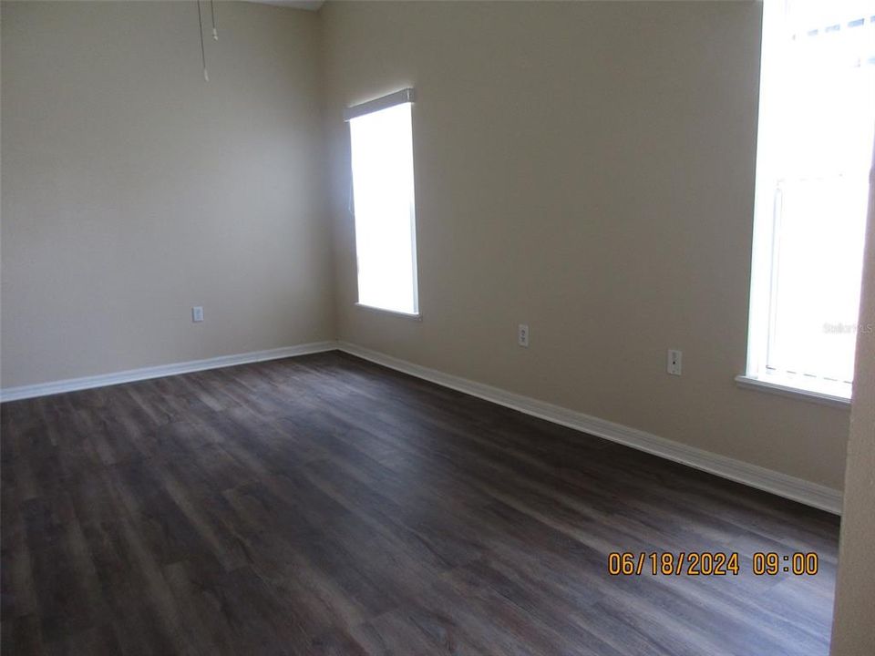 For Rent: $2,300 (3 beds, 2 baths, 1819 Square Feet)