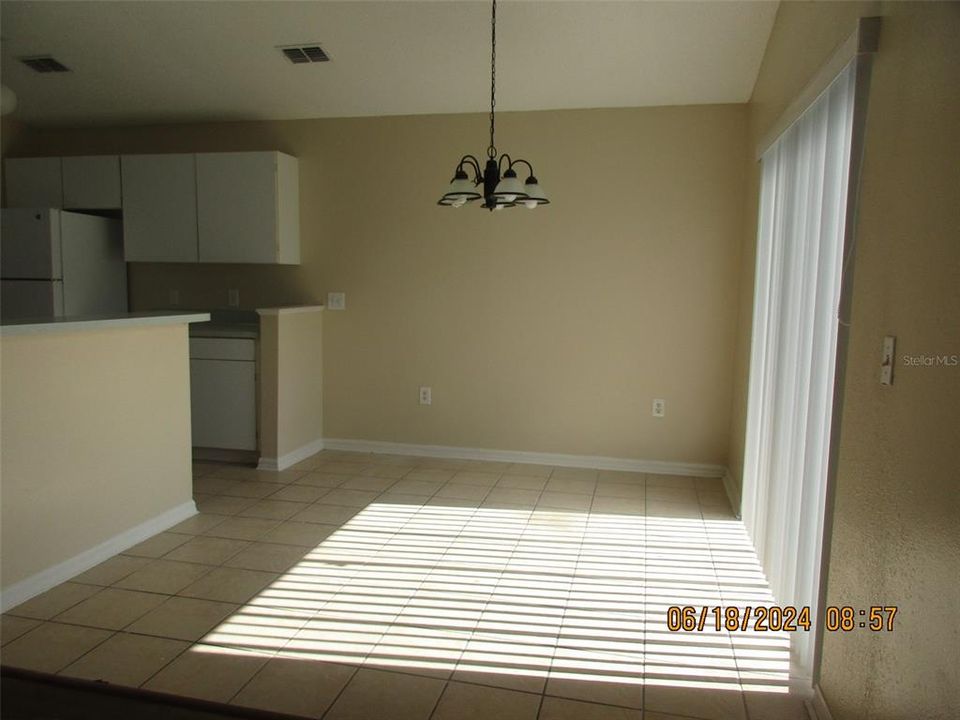 For Rent: $2,300 (3 beds, 2 baths, 1819 Square Feet)