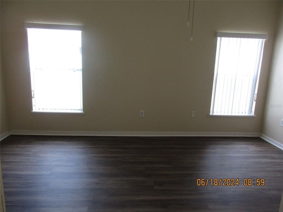 For Rent: $2,300 (3 beds, 2 baths, 1819 Square Feet)