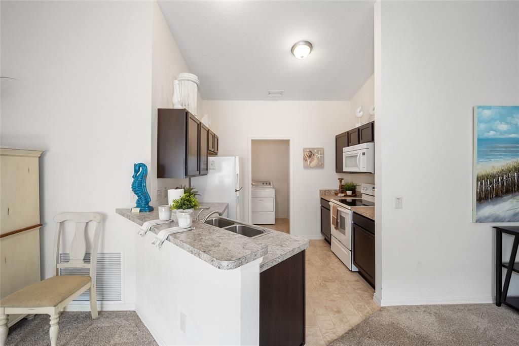 For Sale: $299,900 (2 beds, 2 baths, 1188 Square Feet)