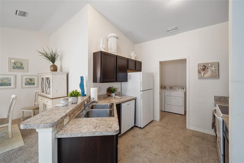 For Sale: $299,900 (2 beds, 2 baths, 1188 Square Feet)