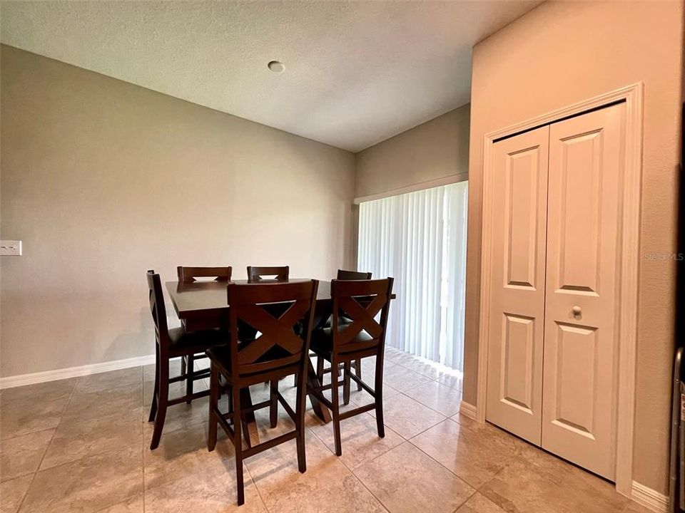 For Rent: $2,100 (3 beds, 2 baths, 1663 Square Feet)