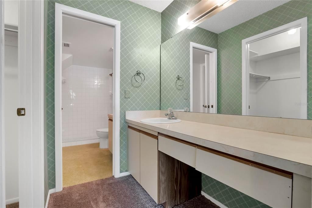 合同活跃: $274,500 (3 贝兹, 2 浴室, 1587 平方英尺)