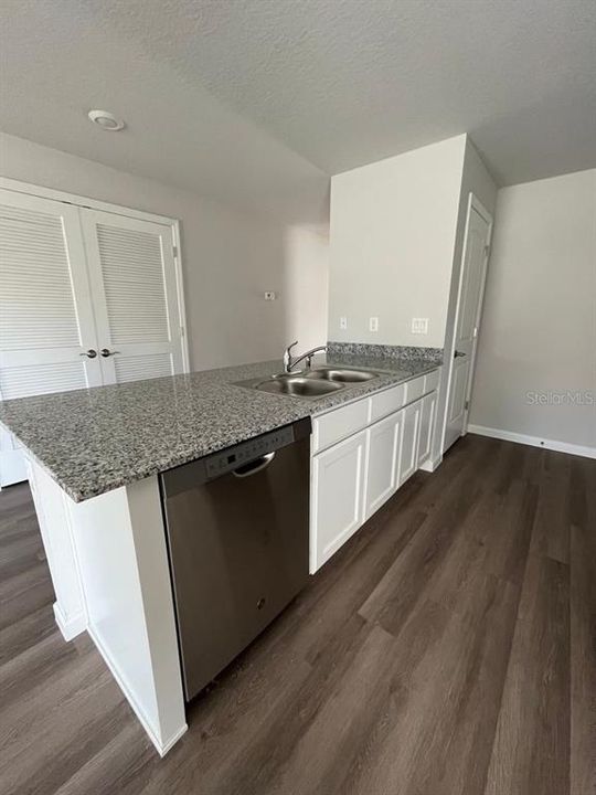 For Rent: $1,900 (4 beds, 2 baths, 1517 Square Feet)