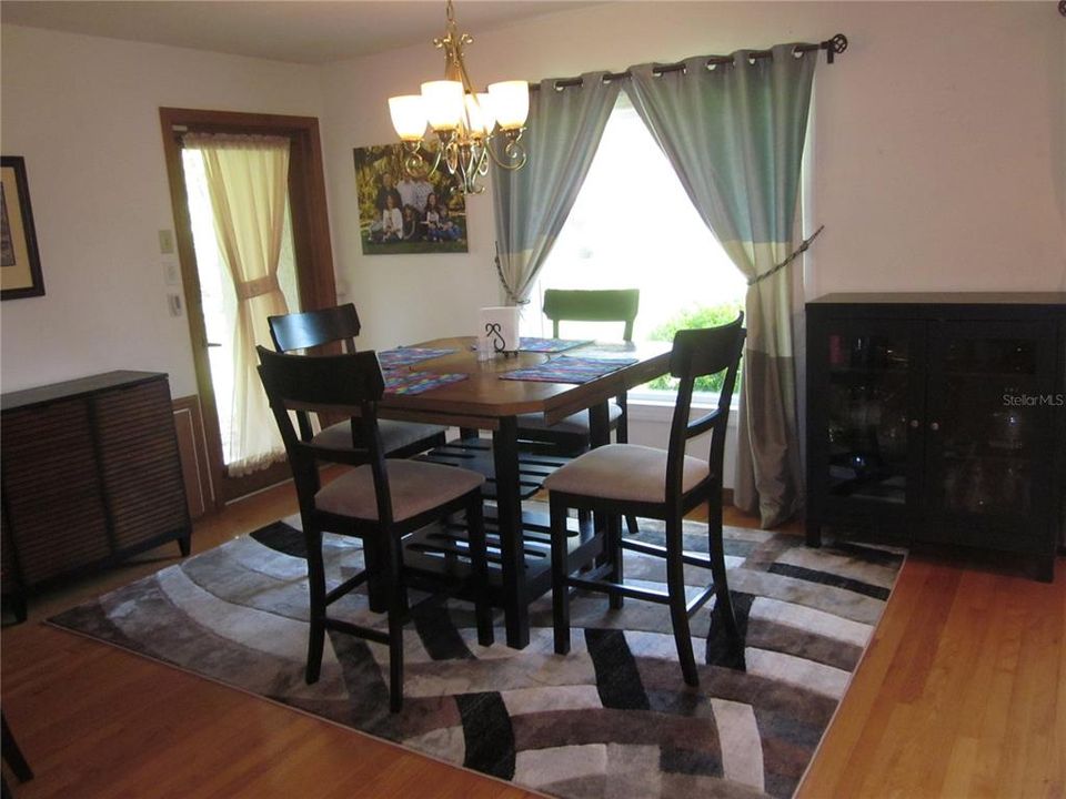 Casual Dining area off kitchen & Family room