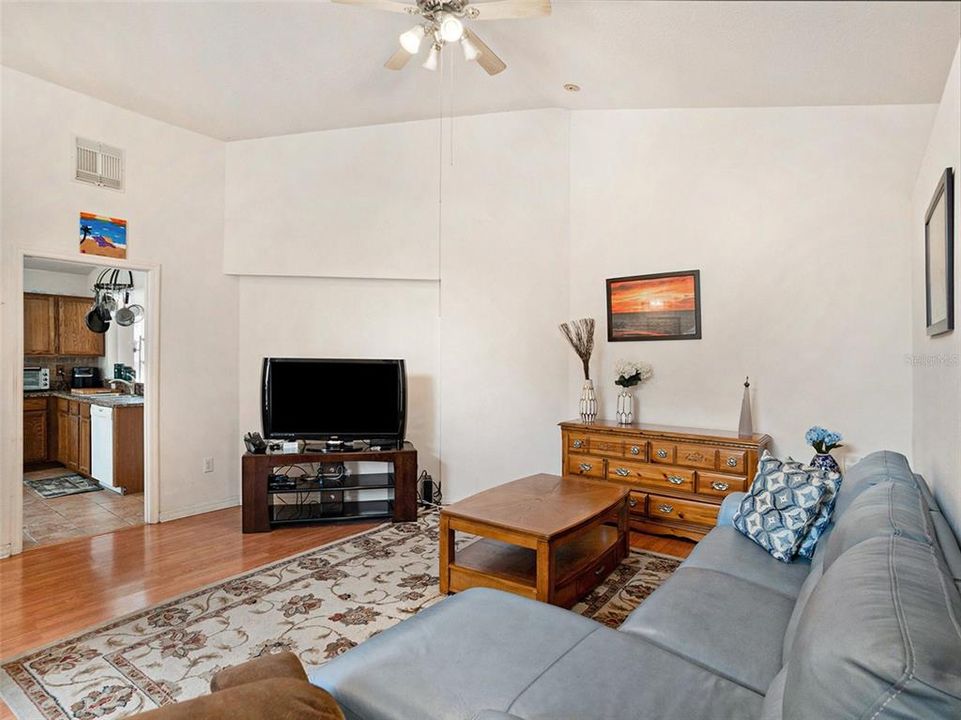 For Sale: $325,000 (3 beds, 2 baths, 1579 Square Feet)