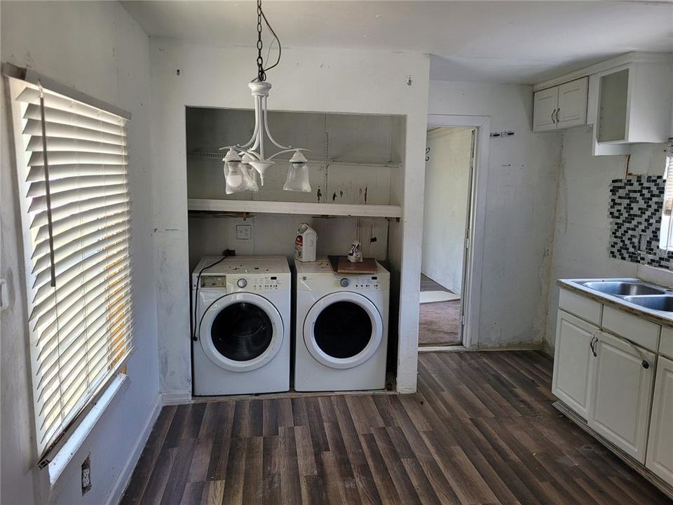 For Sale: $119,900 (2 beds, 1 baths, 792 Square Feet)