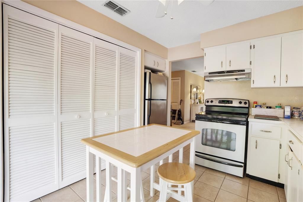 For Sale: $165,000 (2 beds, 2 baths, 1144 Square Feet)