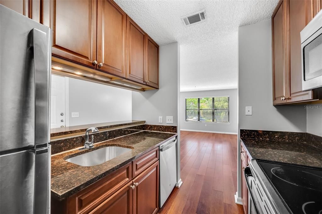 For Rent: $1,350 (1 beds, 1 baths, 665 Square Feet)