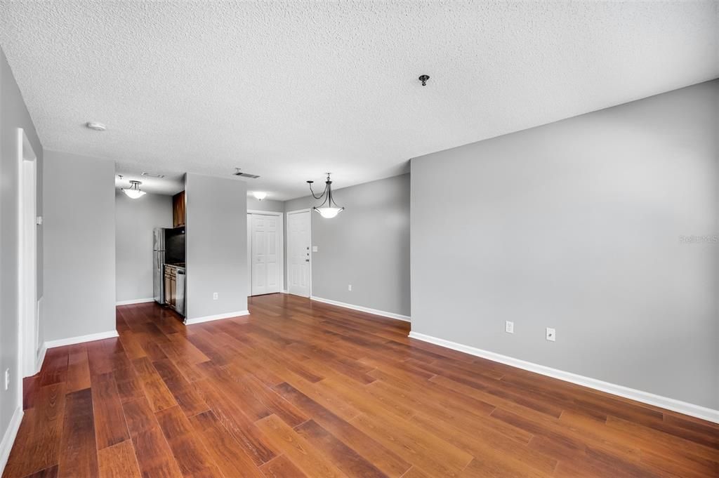 For Rent: $1,350 (1 beds, 1 baths, 665 Square Feet)